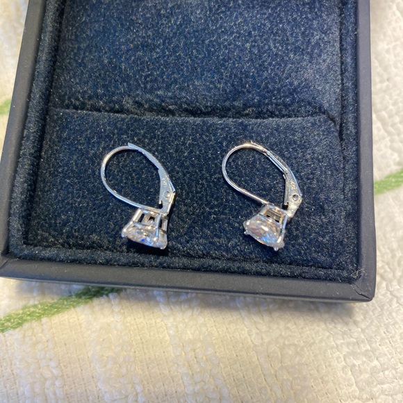 Jewelry - Moissanite round solitaire leverback earrings